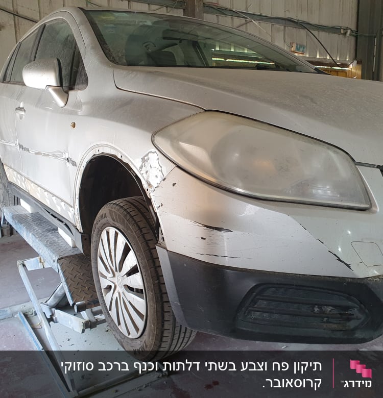 רכב על מעלית עם שריטות ונזק לפגוש